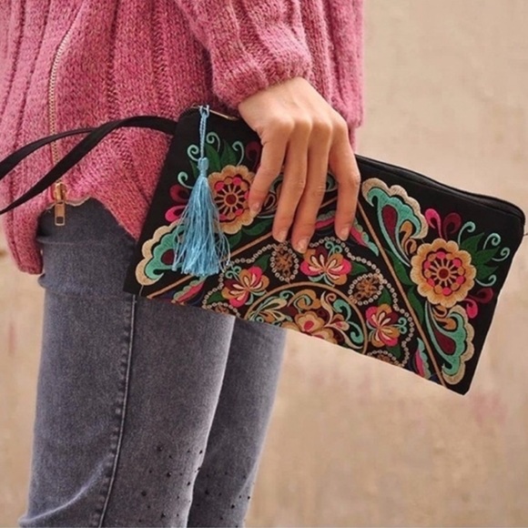 Gorgeous Flower Embroidered Clutch - Picture 6 of 6